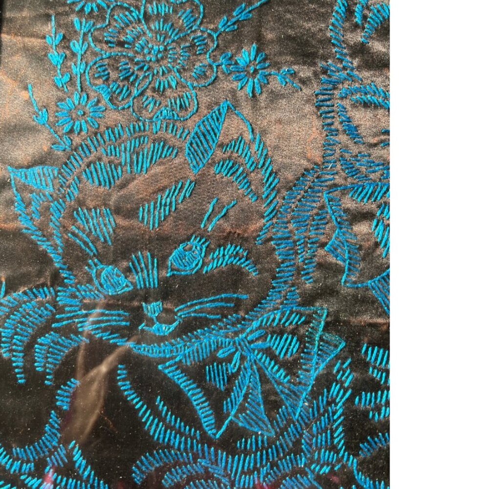Vtg 1970s Embroidered Kittens Wall Art Framed Blue Crewel Stitch Black Fabric - Picture 10 of 14